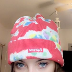 Red coloyrfuk hat. For sale !!